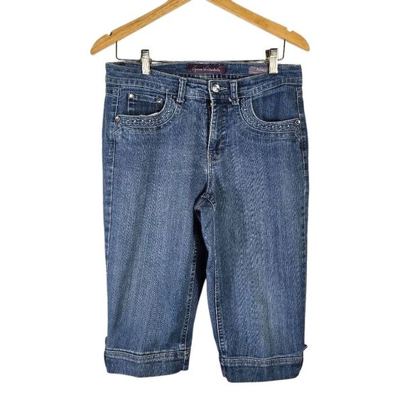 Gloria Vanderbilt Amanda Bermuda shorts in a classic blue wash. Mid-rise fit w - Picture 1 of 6